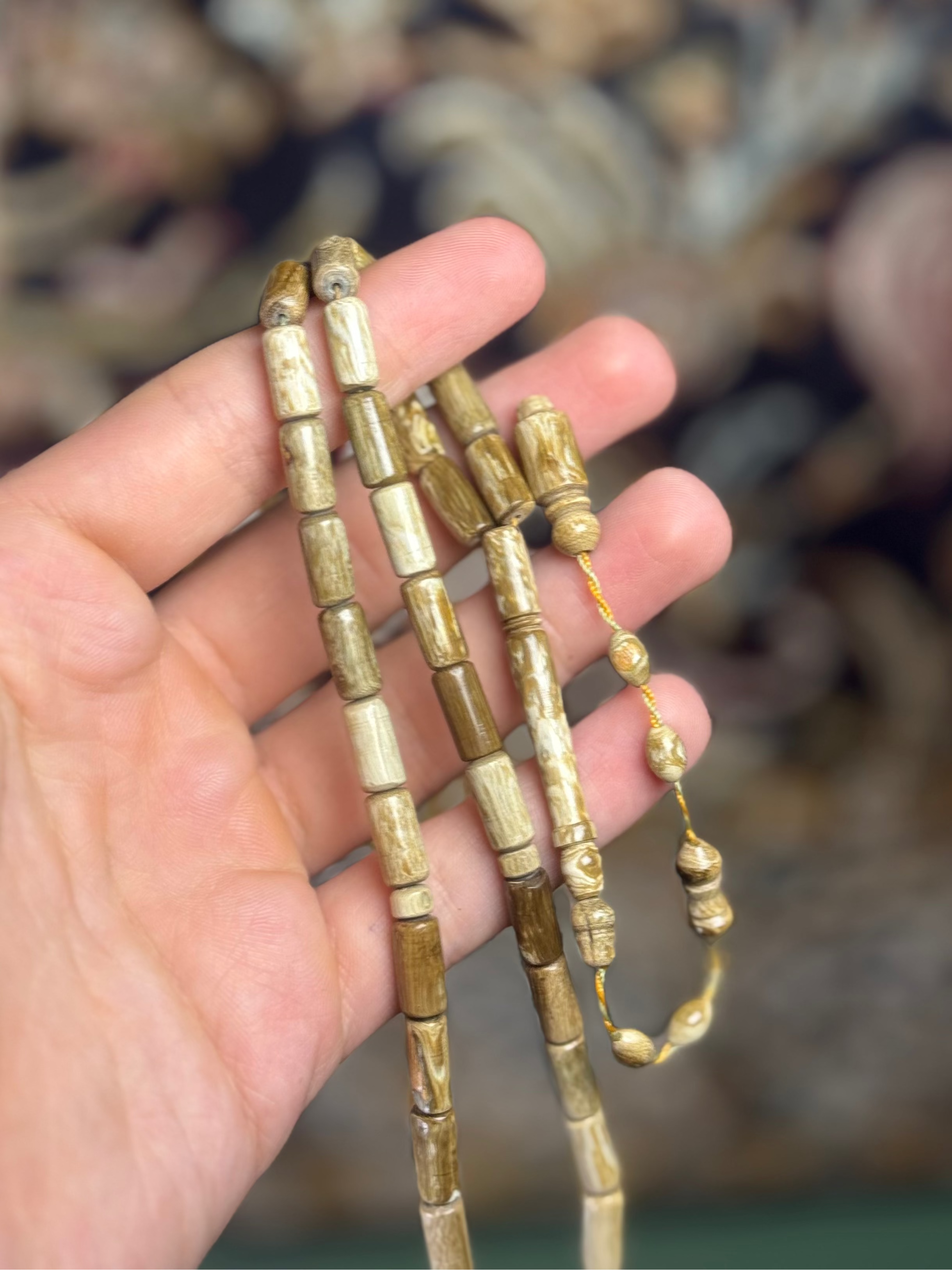 مسباح اليسر الوردي النادر